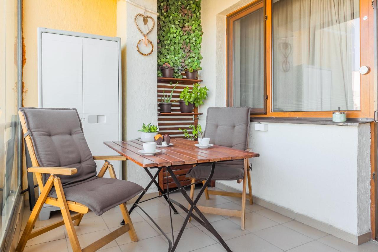 Lovely Apartment With City View Bucharest Exterior photo